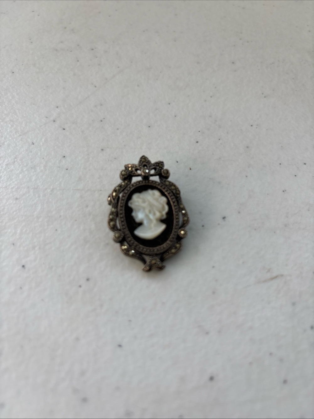 Vintage SU 925 Sterling Silver Black Onyx Mother of Pearl Cameo Brooch Pendant